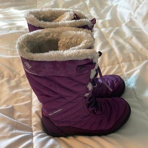Kids purple size 1 snow boots.